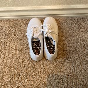 *SIZE 7 Mossimo White Keds*